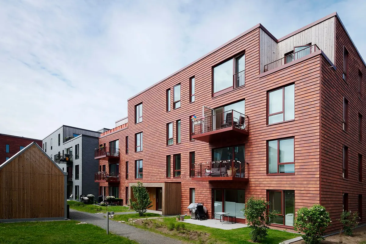 Facadebeklædning med skærmtegl. 